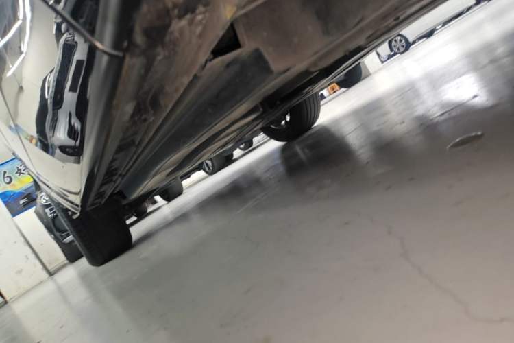 Used Land Rover Range Velar 2021 P250 Sparkling Black Limited Edition Right Side Sill