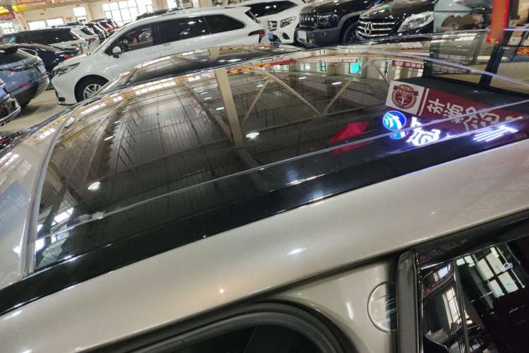 Used Land Rover Range Velar 2021 P250 model Roof