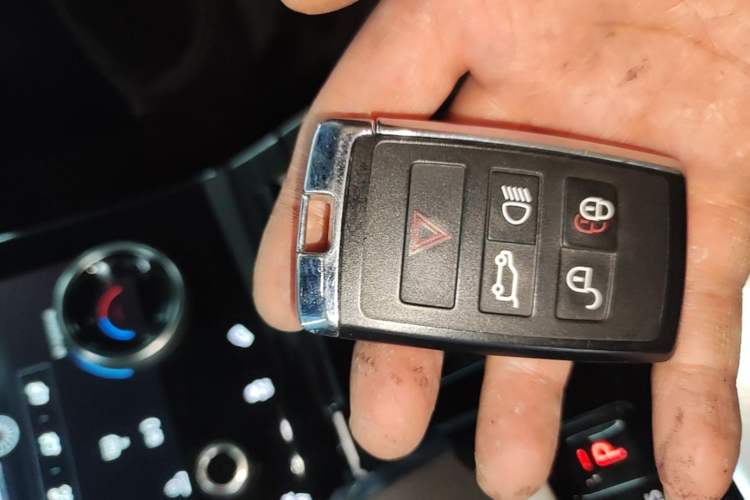Used Land Rover Range Velar 2021 P250 Sparkling Black Limited Edition Vehicle Key
