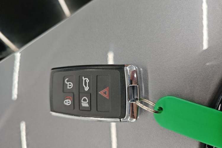 Used Land Rover Range Velar 2021 P340 R-DYNAMIC SE Vehicle Key