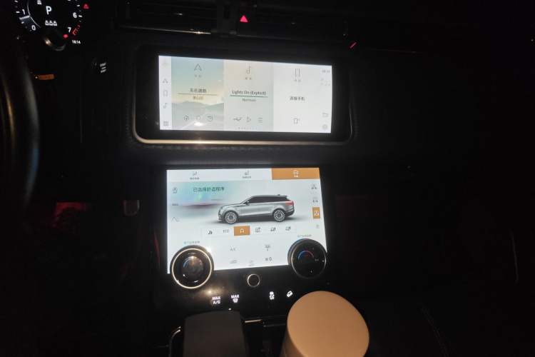 Used Land Rover Range Velar 2021 P340 R-DYNAMIC SE Audio And AC Panel