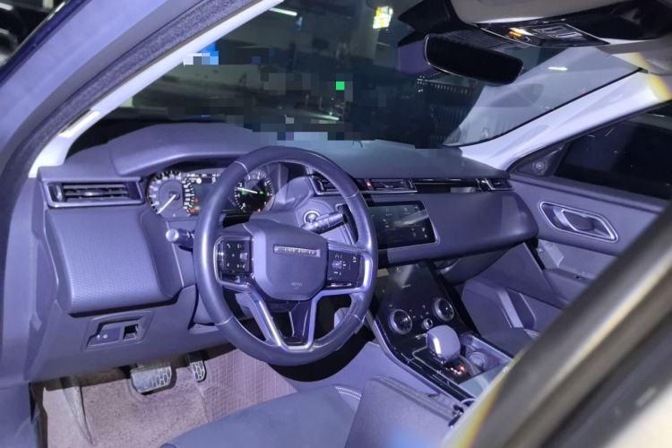 Used Land Rover Range Velar 2021 P250 model Center Console