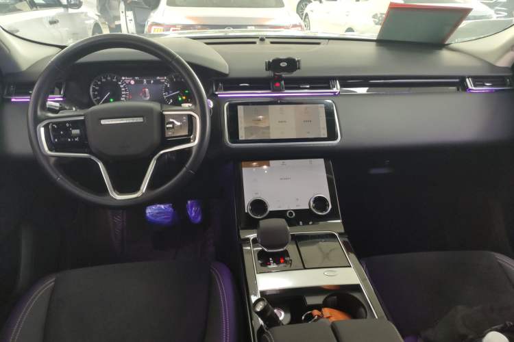 Used Land Rover Range Velar 2021 P250 model Center Console