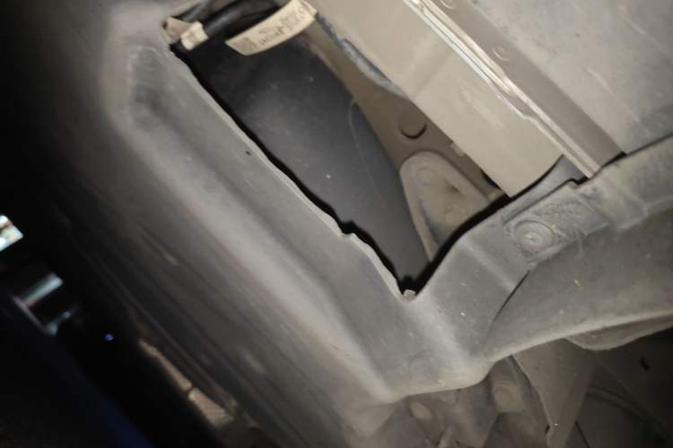 Used Land Rover Range Velar 2021 P340 R-DYNAMIC SE Chassis Rear Left
