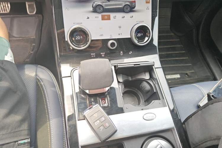 Used Land Rover Range Velar 2021 P340 R-DYNAMIC SE Gear Lever