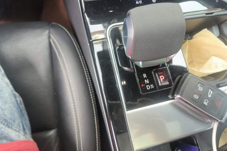 Used Land Rover Range Velar 2021 P250 Sparkling Black Limited Edition Gear Lever