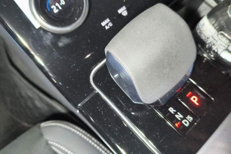 Used Land Rover Range Velar 2021 P250 model Gear Lever