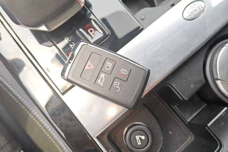 Used Land Rover Range Velar 2021 P340 R-DYNAMIC SE Interior 1