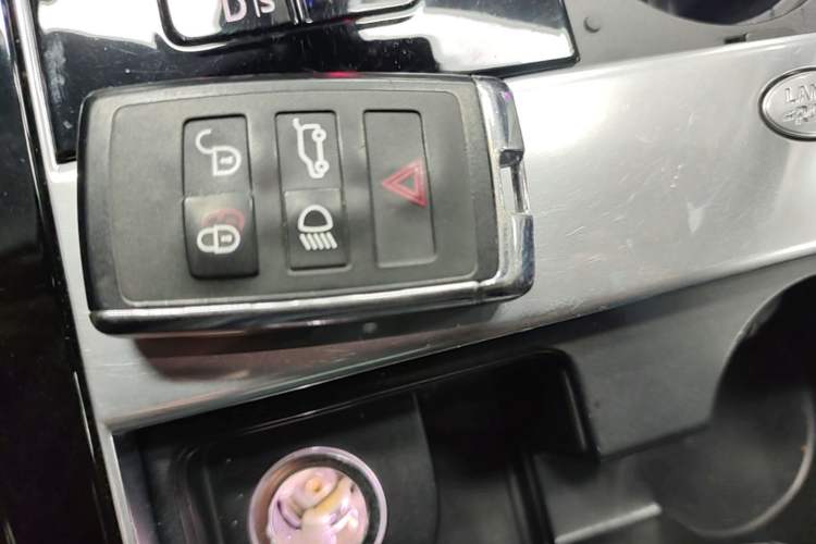 Used Land Rover Range Velar 2021 P340 R-DYNAMIC SE Interior 1