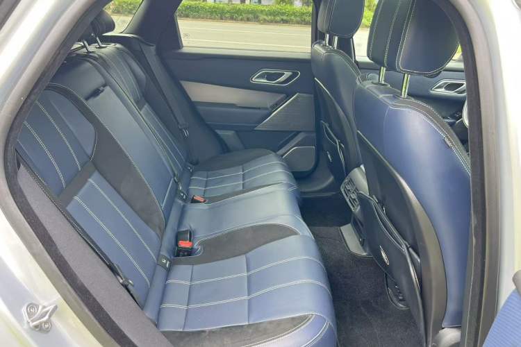 Used Land Rover Range Velar 2021 P340 R-DYNAMIC SE Interior 2