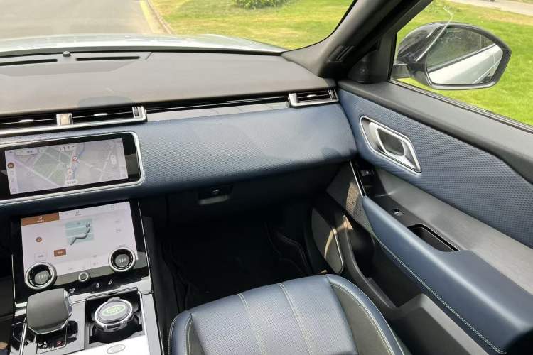 Used Land Rover Range Velar 2021 P340 R-DYNAMIC SE Interior 4