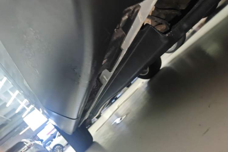 Used Land Rover Range Velar 2021 P250 model Left Side Sill