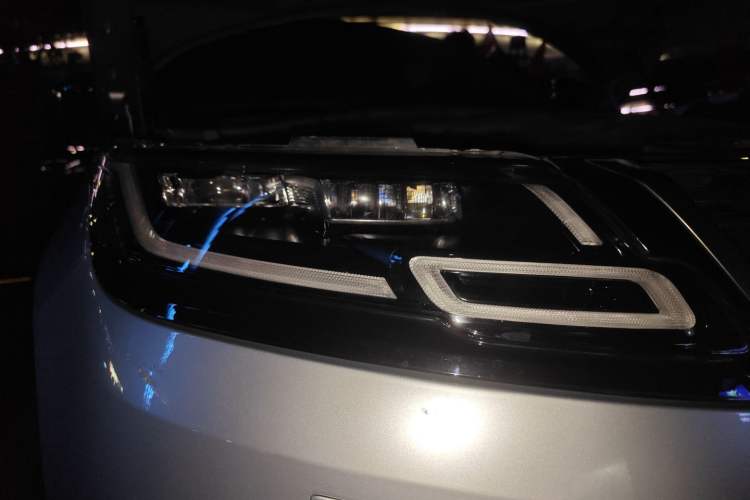 Used Land Rover Range Velar 2021 P340 R-DYNAMIC SE Right Front Headlight