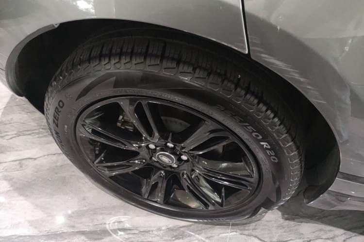 Used Land Rover Range Velar 2021 P250 Sparkling Black Limited Edition Right Rear Wheel Hub