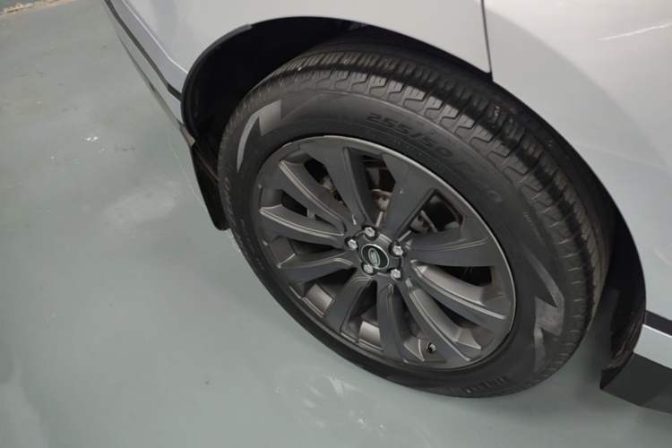 Used Land Rover Range Velar 2021 P340 R-DYNAMIC SE Right Rear Wheel Hub