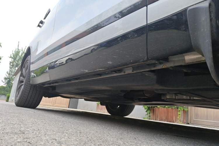 Used Land Rover Range Velar 2021 P340 R-DYNAMIC SE Right Side Sill