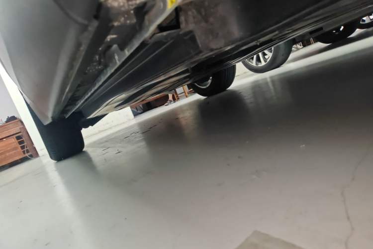 Used Land Rover Range Velar 2021 P250 model Right Side Sill