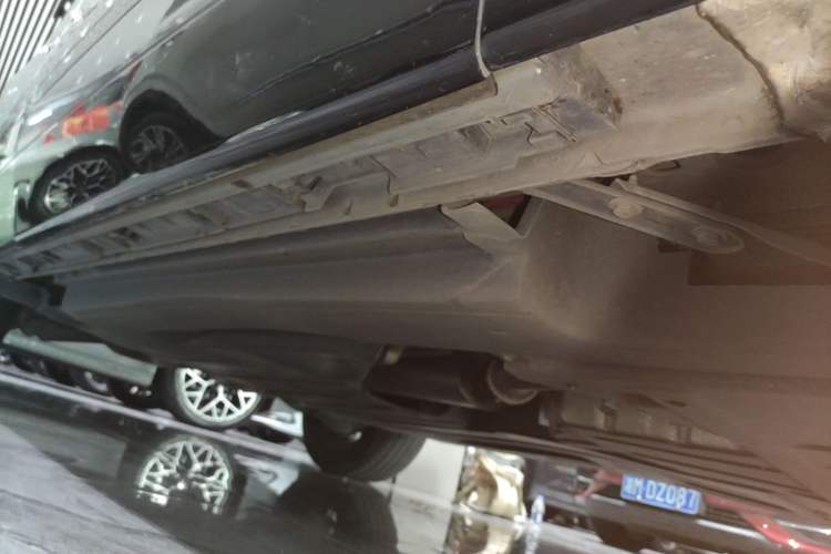Used Land Rover Range Velar 2021 P250 Sparkling Black Limited Edition Right Side Sill