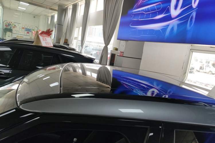 Used Land Rover Range Velar 2021 P250 model Roof