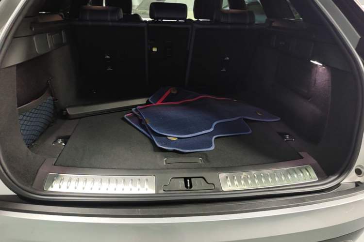 Used Land Rover Range Velar 2021 P340 R-DYNAMIC SE Trunk
