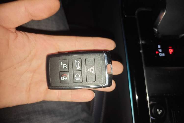 Used Land Rover Range Velar 2021 P340 R-DYNAMIC SE Vehicle Key