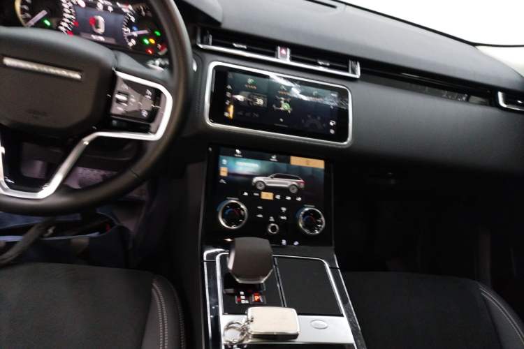 Used Land Rover Range Velar 2021 P250 model Audio And AC Panel
