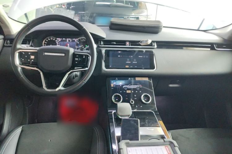 Used Land Rover Range Velar 2021 P250 model Center Console