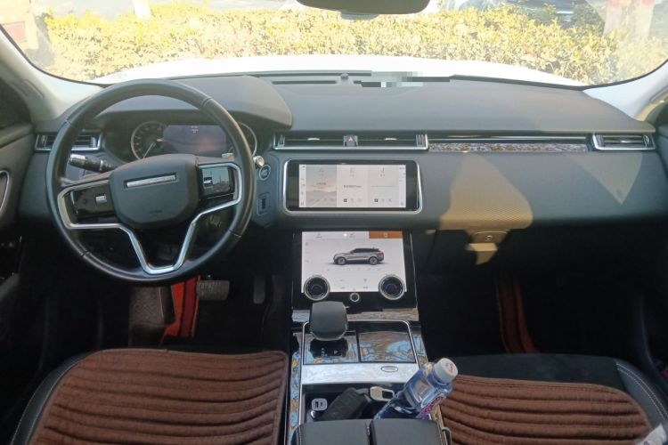 Used Land Rover Range Velar 2021 P250 model Center Console