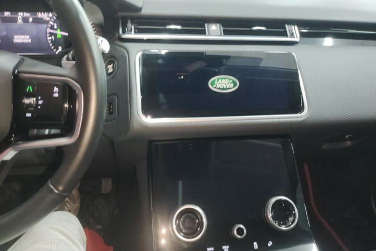 Used Land Rover Range Velar 2021 P250 model Center Console