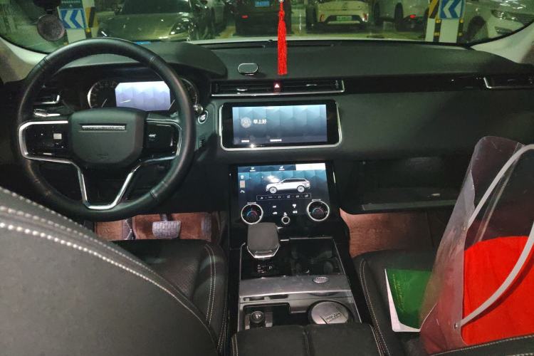 Used Land Rover Range Velar 2021 P250 model Center Console