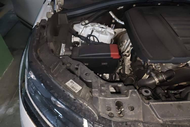 Used Land Rover Range Velar 2021 P250 Sparkling Black Limited Edition Engine Bay Right