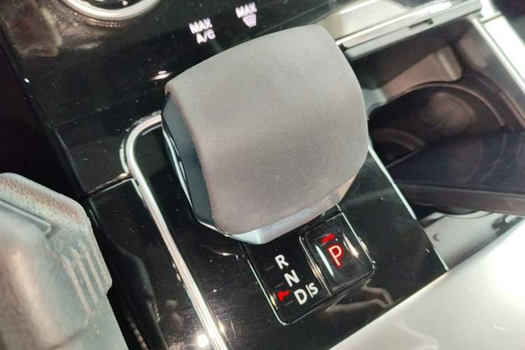 Used Land Rover Range Velar 2021 P250 model Gear Lever
