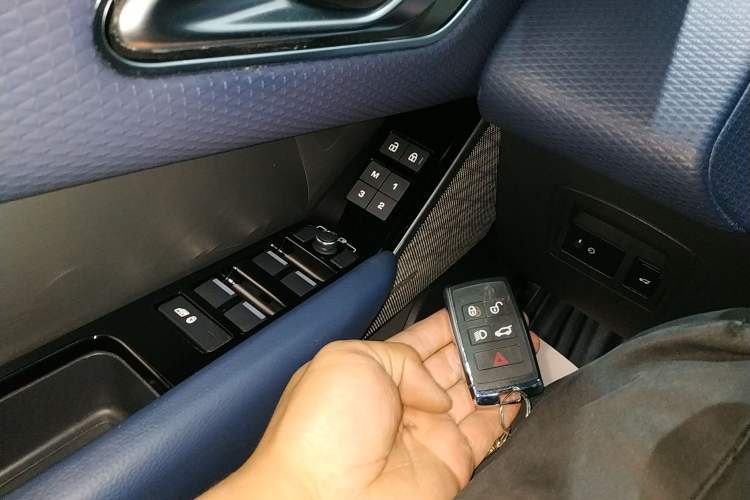 Used Land Rover Range Velar 2021 P340 R-DYNAMIC SE Interior 1