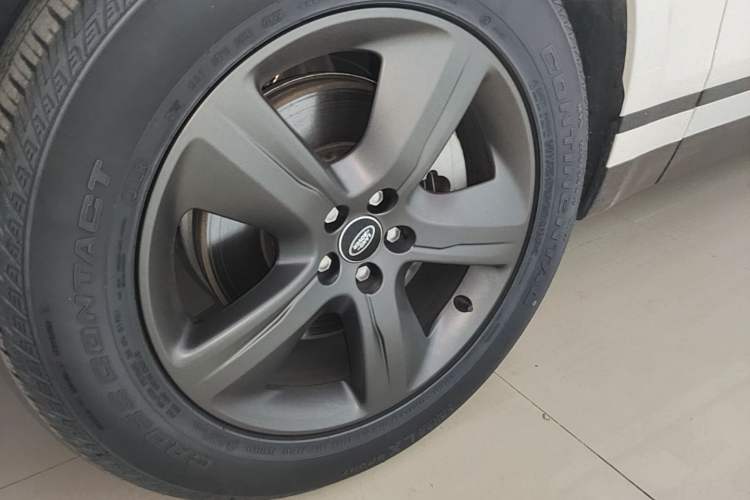 Used Land Rover Range Velar 2021 P250 model Left Front Wheel Hub