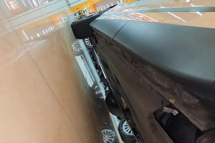 Used Land Rover Range Velar 2021 P250 model Left Side Sill