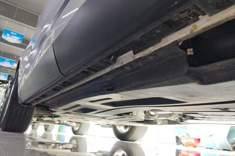 Used Land Rover Range Velar 2021 P250 model Left Side Sill