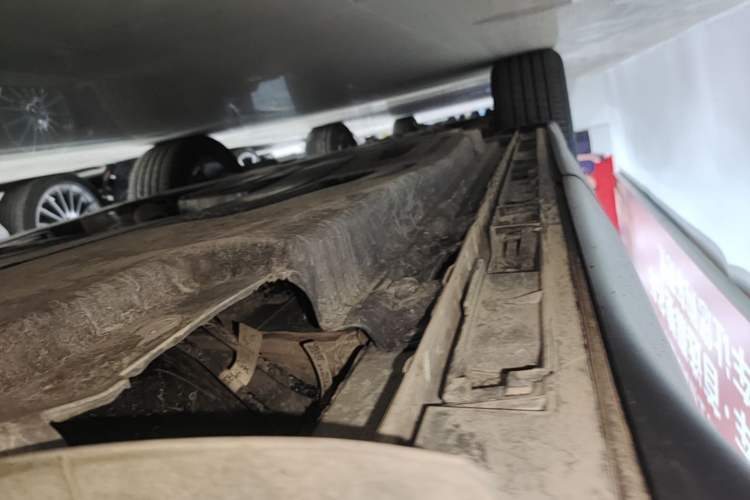 Used Land Rover Range Velar 2021 P250 model Left Side Sill