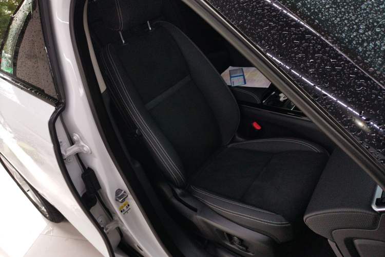 Used Land Rover Range Velar 2021 P250 model Right Front Seat