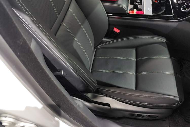 Used Land Rover Range Velar 2021 P340 R-DYNAMIC SE Right Front Seat