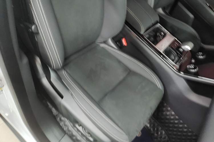 Used Land Rover Range Velar 2021 P250 model Right Front Seat