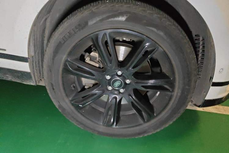 Used Land Rover Range Velar 2021 P250 Sparkling Black Limited Edition Right Front Wheel Hub