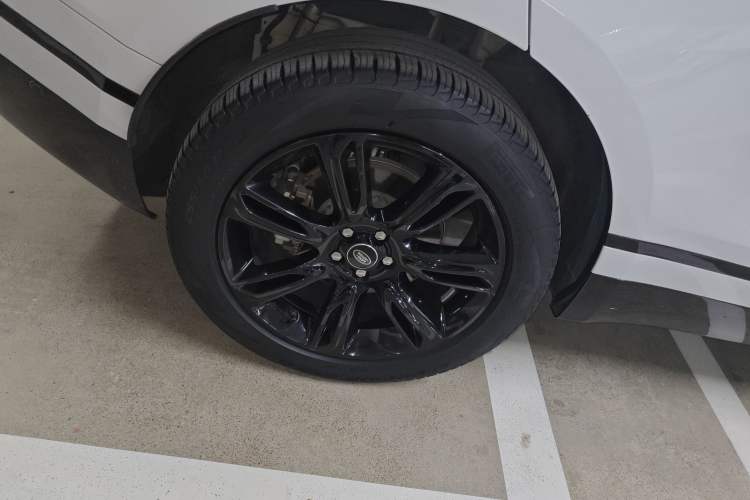 Used Land Rover Range Velar 2021 P250 Sparkling Black Limited Edition Right Rear Wheel Hub