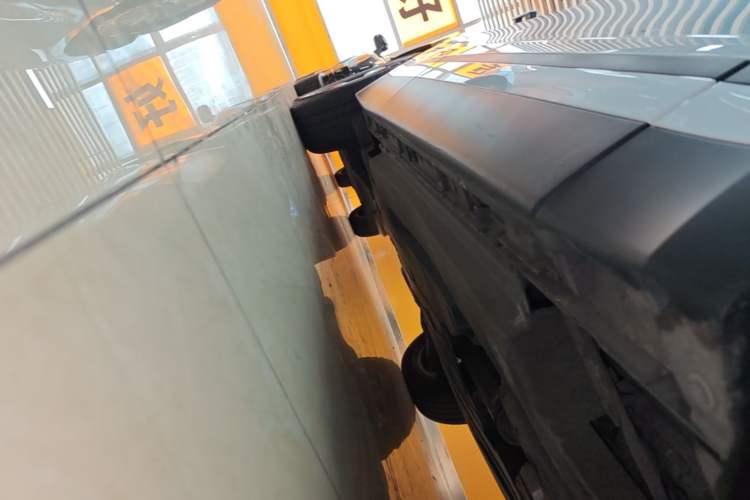 Used Land Rover Range Velar 2021 P250 model Right Side Sill