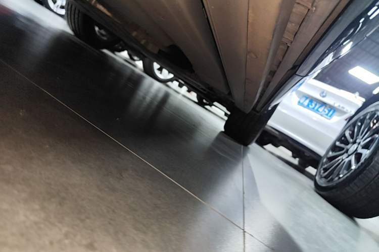 Used Land Rover Range Velar 2021 P340 R-DYNAMIC SE Right Side Sill