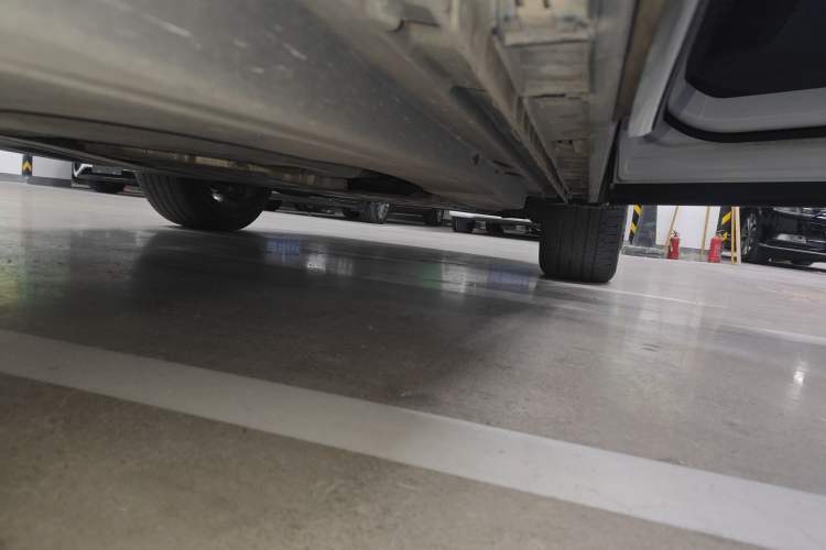 Used Land Rover Range Velar 2021 P250 Sparkling Black Limited Edition Right Side Sill
