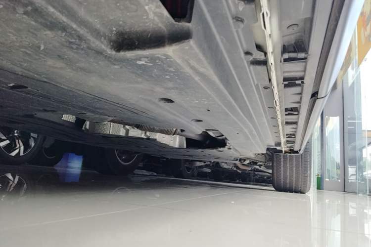 Used Land Rover Range Velar 2021 P250 model Right Side Sill
