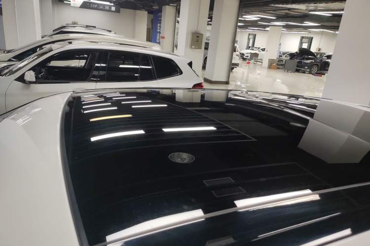 Used Land Rover Range Velar 2021 P250 model Roof