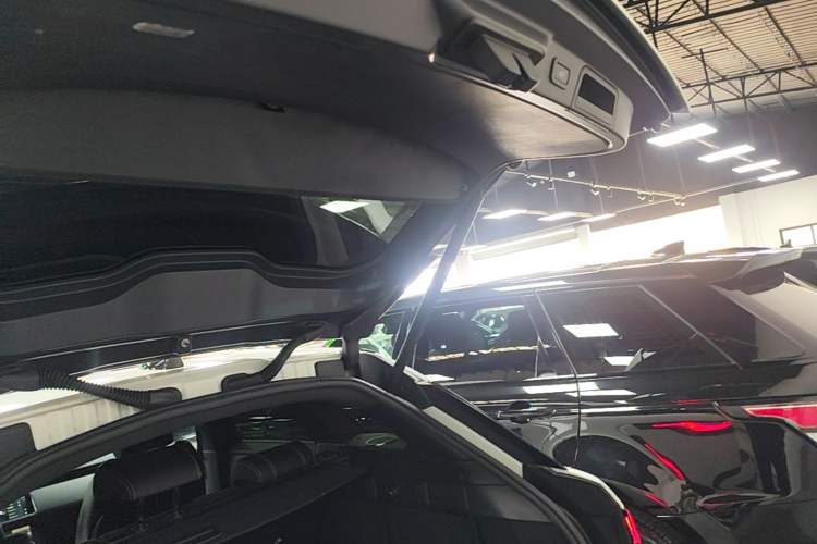 Used Land Rover Range Velar 2021 P340 R-DYNAMIC SE Trunk
