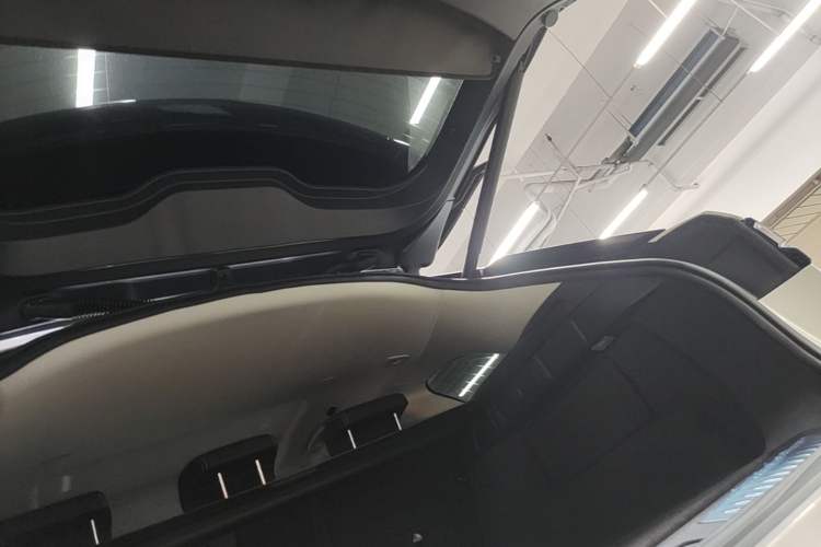 Used Land Rover Range Velar 2021 P250 model Trunk
