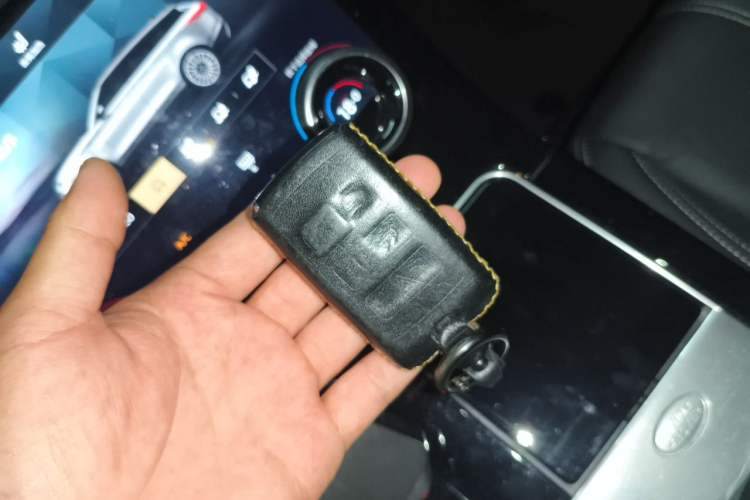 Used Land Rover Range Velar 2021 P250 Sparkling Black Limited Edition Vehicle Key